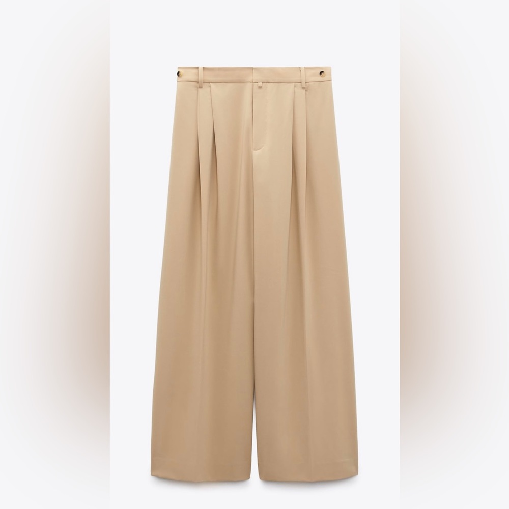 High- waisted pants with belt loops